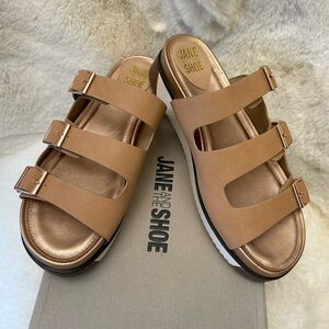 JANE AND THE SHOE Nola Tan Sandals with Adjustable Straps NWOT Sz-8.5. C
